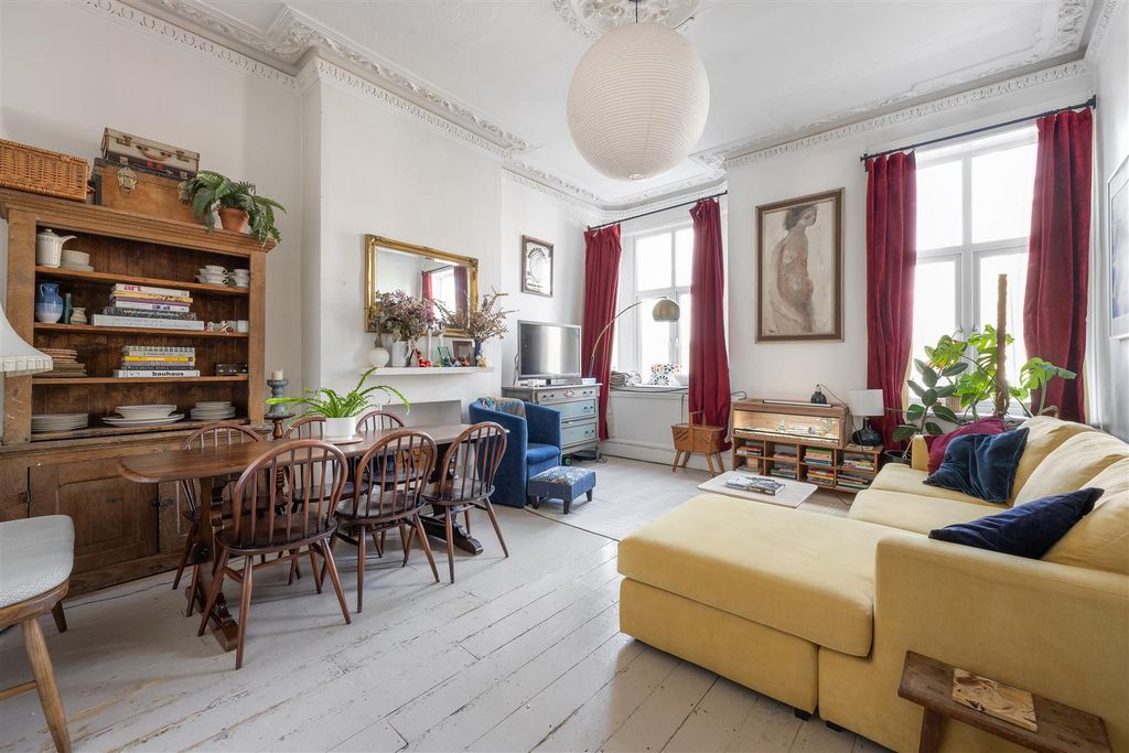 Property photo 2 of 22 Lower Clapton Road, E5