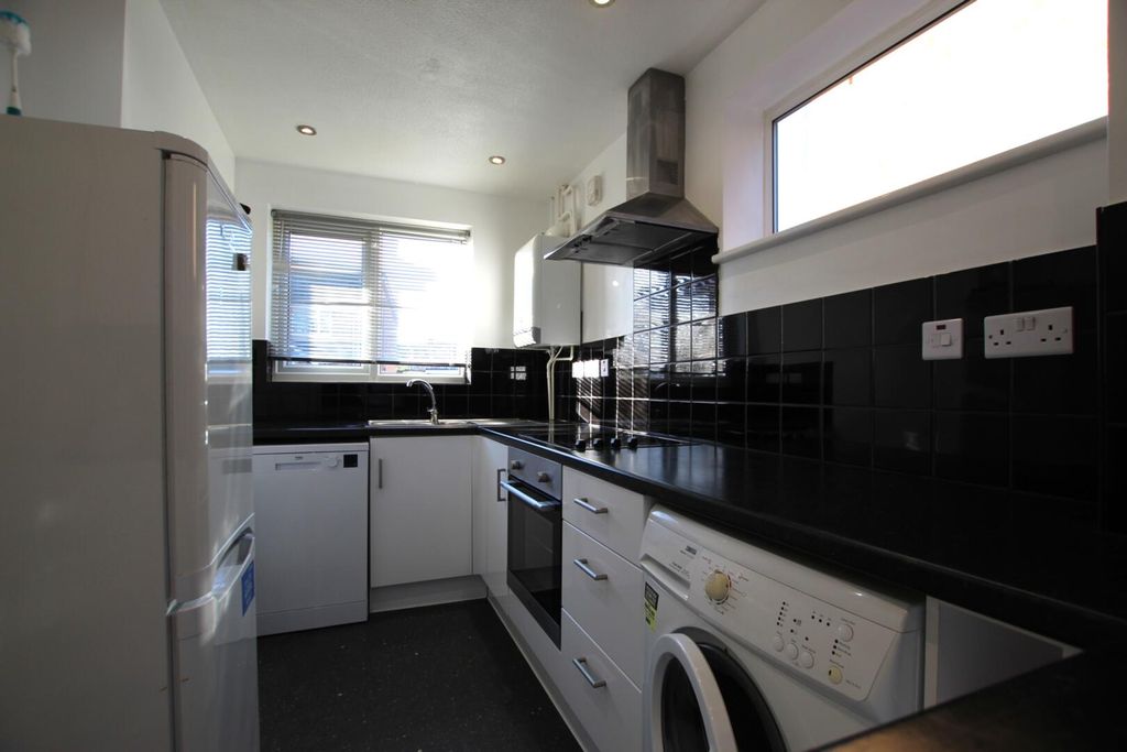 Property photo 3 of 7 Kitchen.Jpg