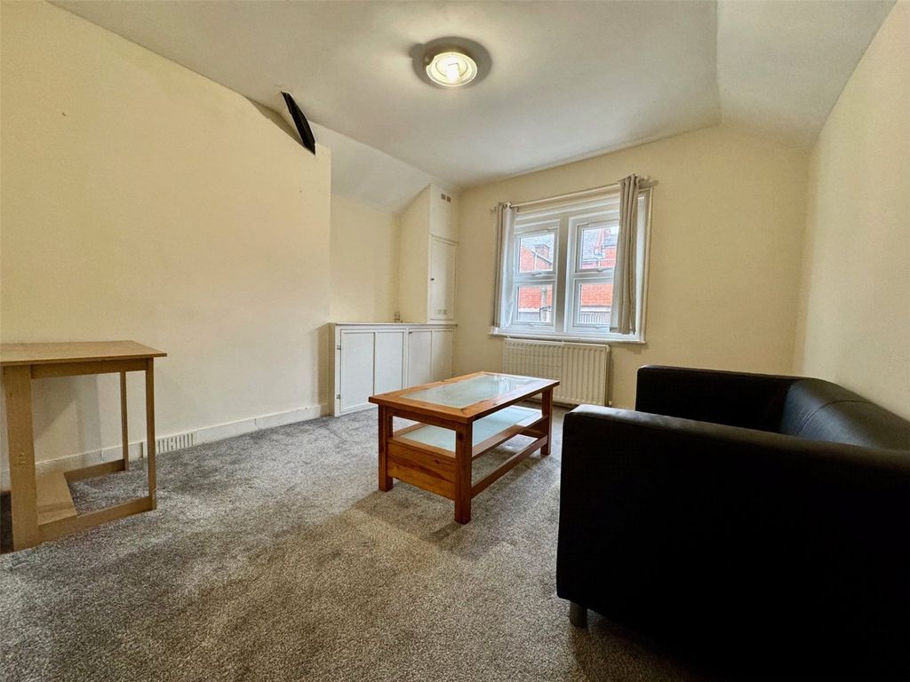 Property photo 2 of 8 Picture No. 13