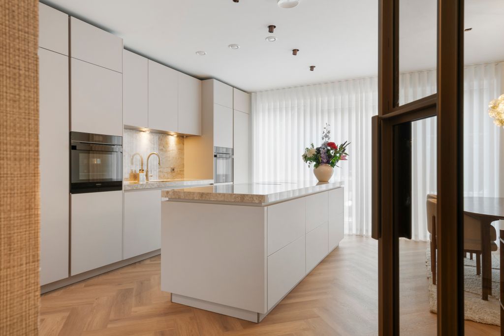 Property photo 2 of 66