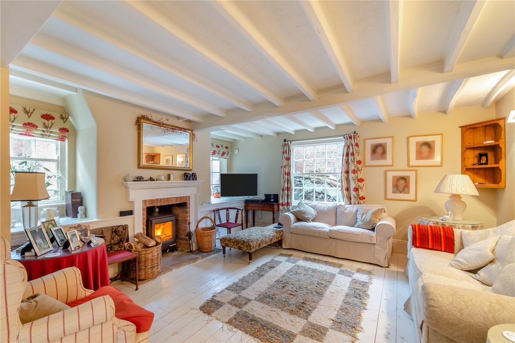 Property photo 2 of 19 Sitting Room