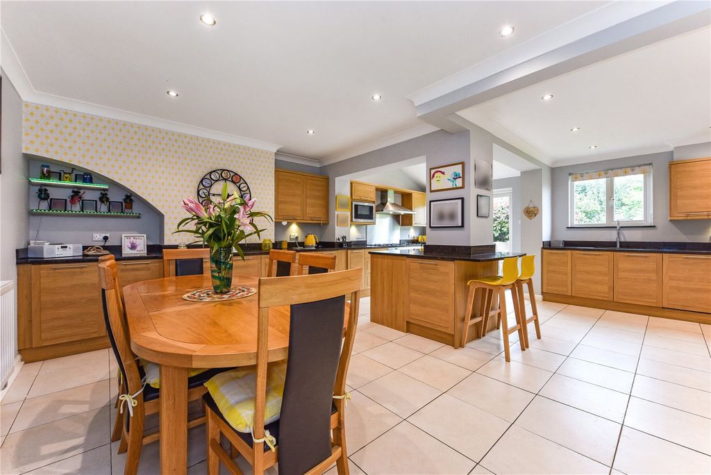 Property photo 3 of 19 Kitchen/Dining