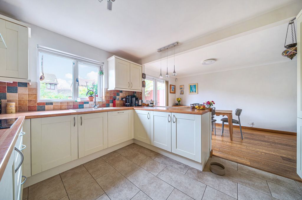 Property photo 3 of 18 1526542-13-6Aba88...
