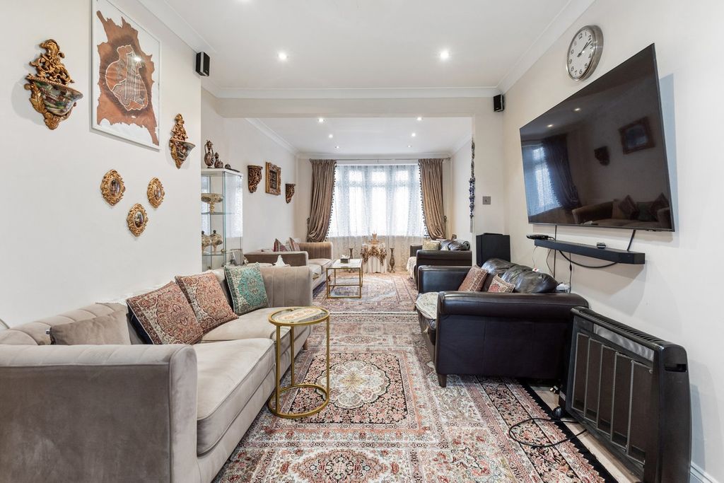 Property photo 2 of 23