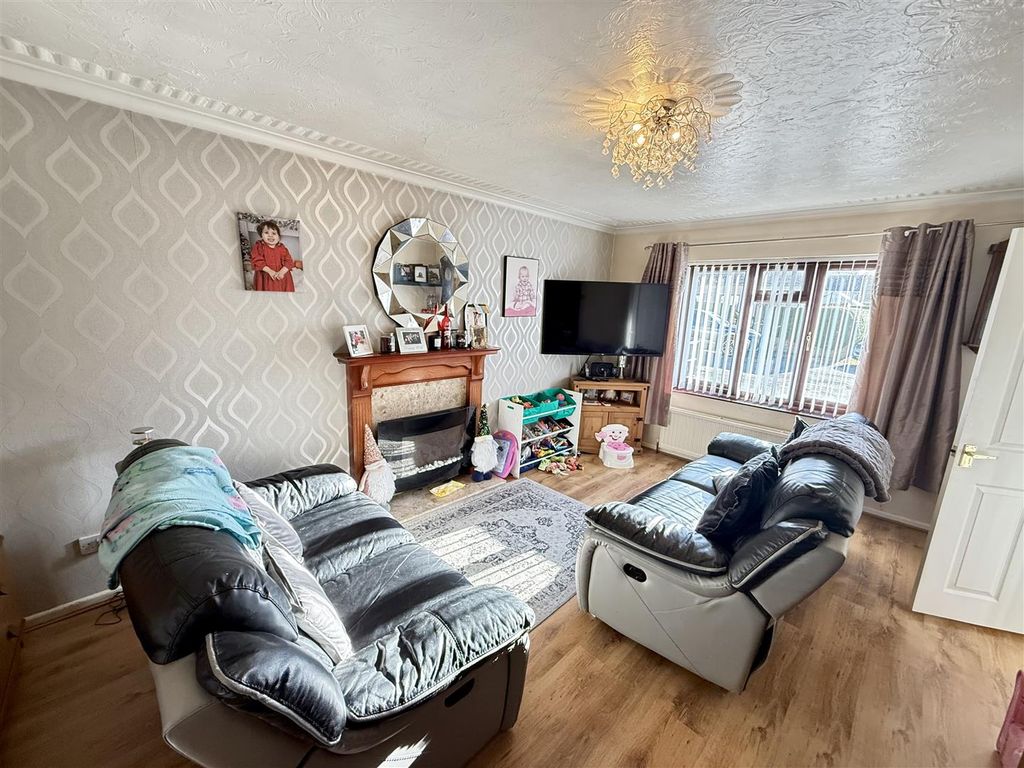 Property photo 2 of 20 Living Room