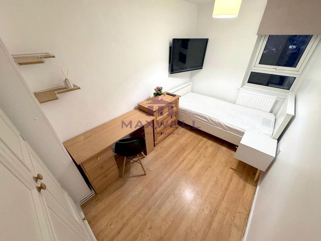 Property photo 2 of 10 Single Room For Rent, E14