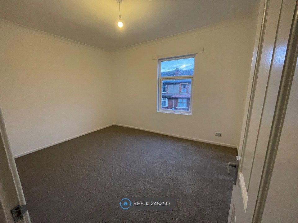 Property photo 3 of 6 Master Bedroom