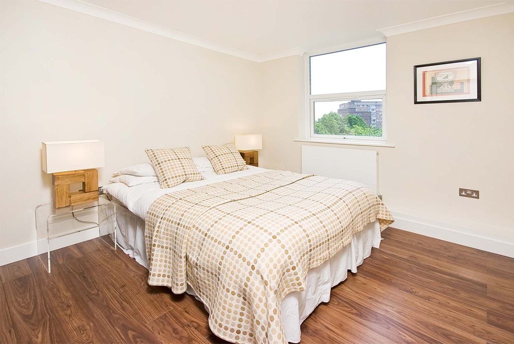 Property photo 3 of 9 Bedroom