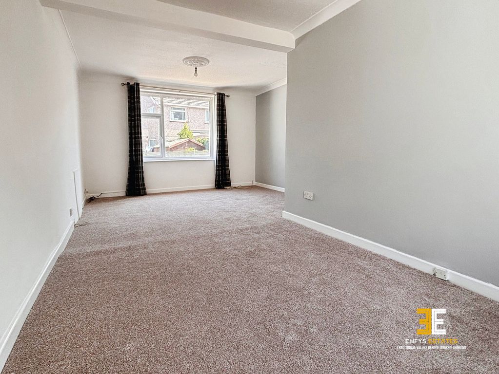 Property photo 3 of 28