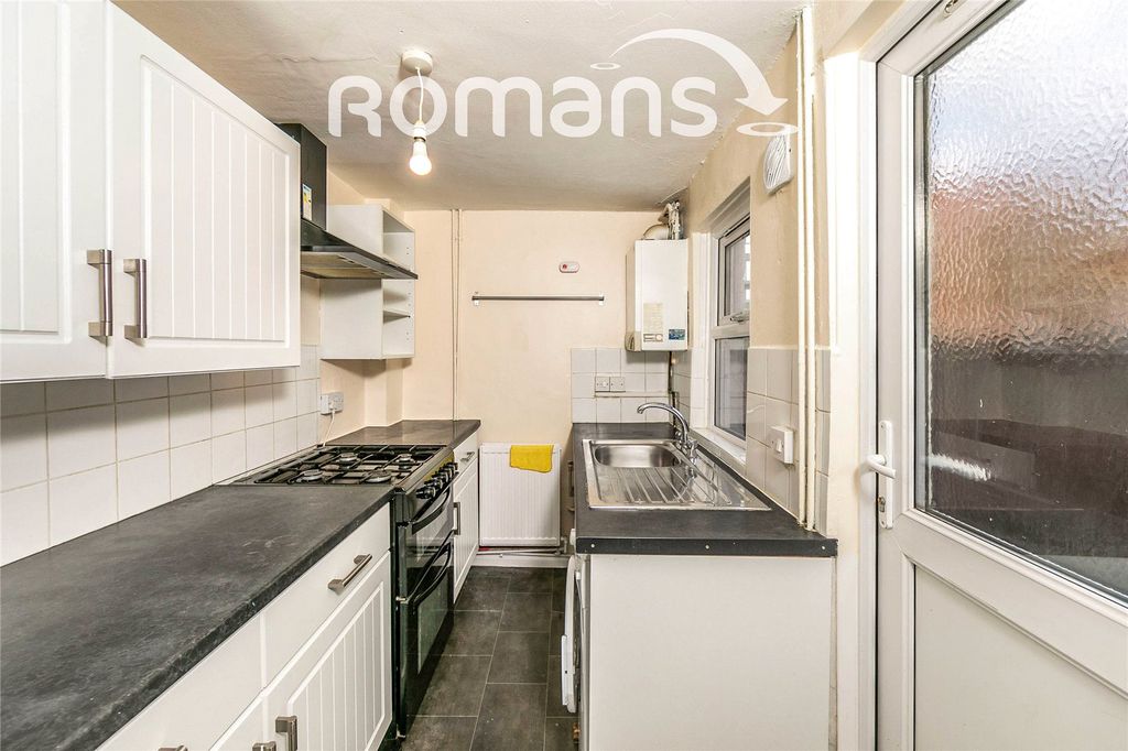 Property photo 1 of 10 Kitchen