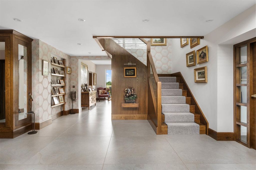 Property photo 2 of 50