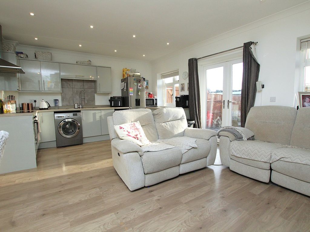 Property photo 2 of 23