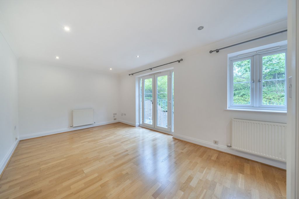 Property photo 2 of 19 1454660-8-69F9B36...