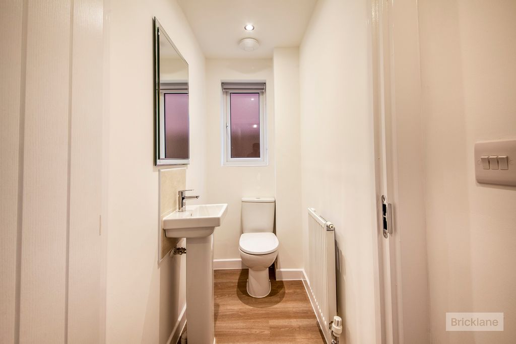 Property photo 3 of 15 Bathroom