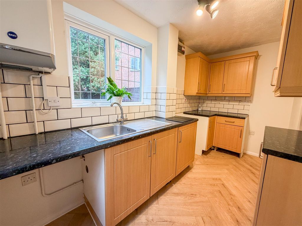 Property photo 3 of 17 Kitchen