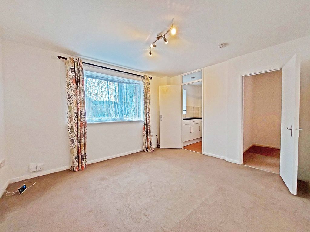 Property photo 2 of 8 5264112