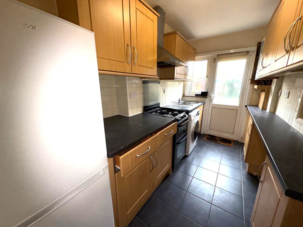 Property photo 3 of 10 81Drakerdkitchen