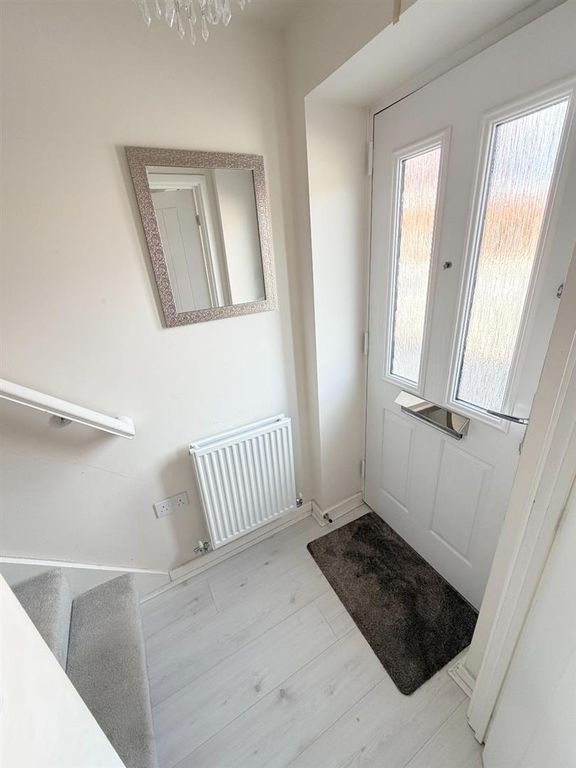 Property photo 3 of 14 Entrance