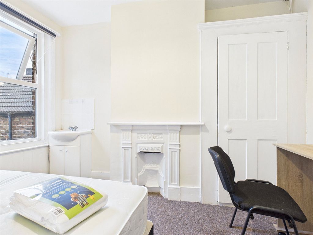 Property photo 1 of 14 Bedroom