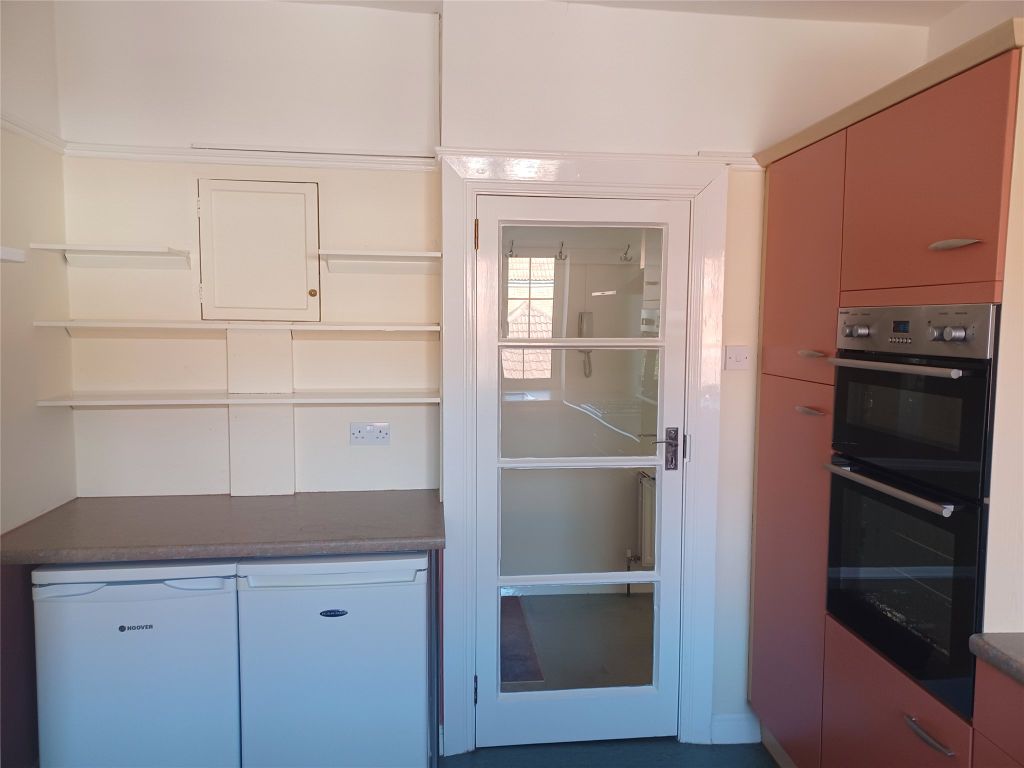 Property photo 2 of 9 Kitchen