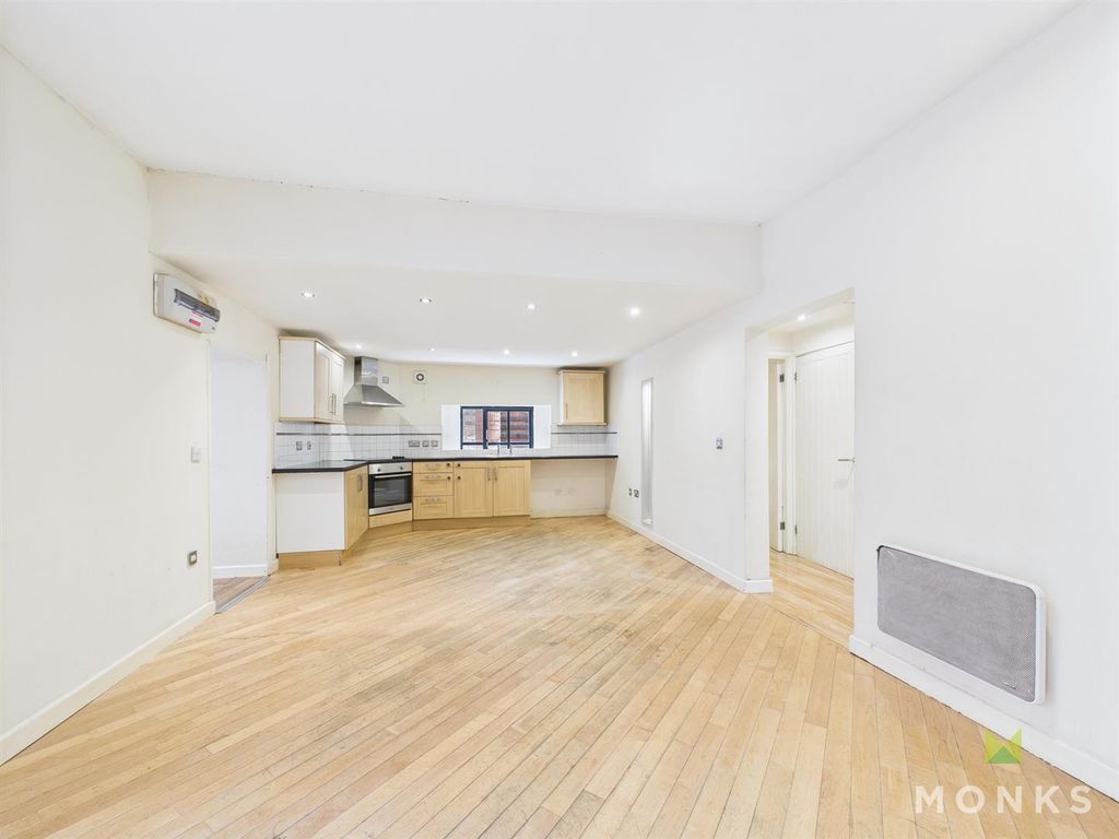 Property photo 3 of 8 Cam01520G0-Pr0223-Still003.Jpg