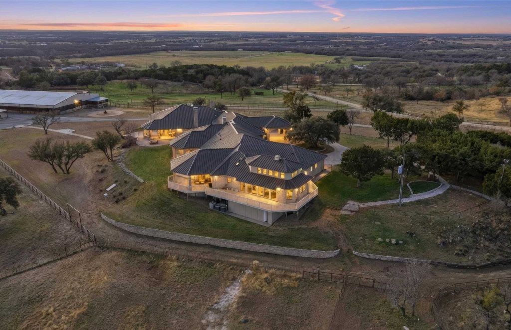 Property photo 1 of 31