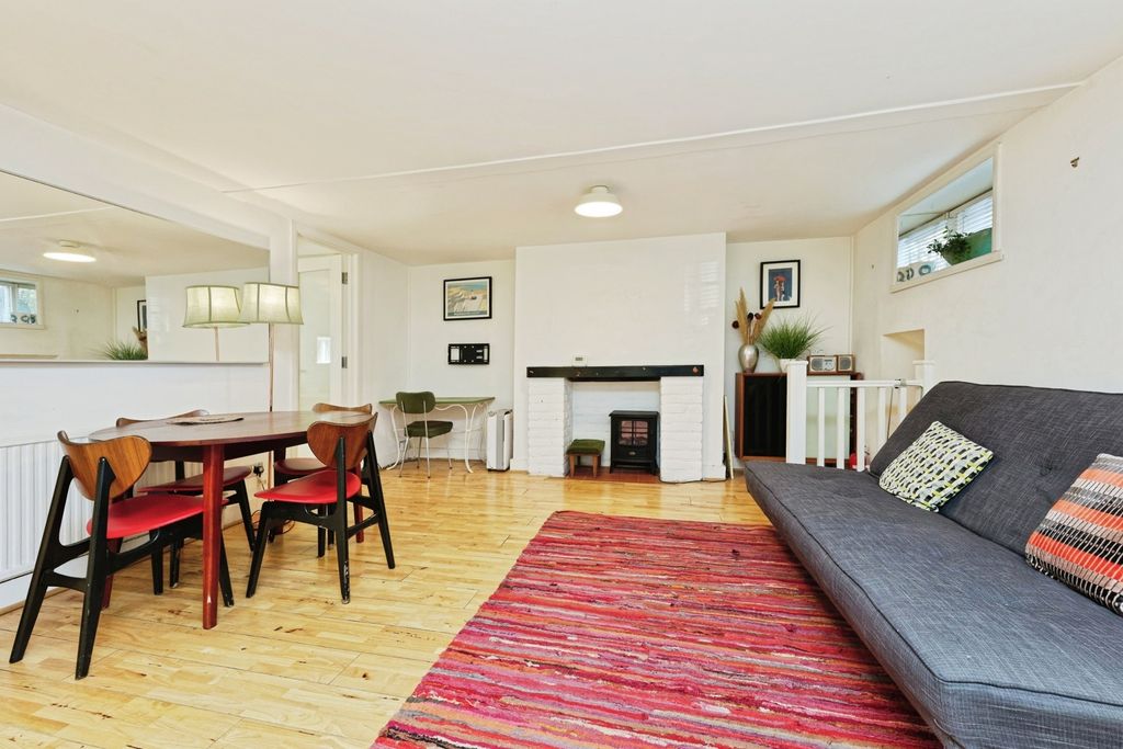 Property photo 2 of 19 Pbox-Img.Jpg