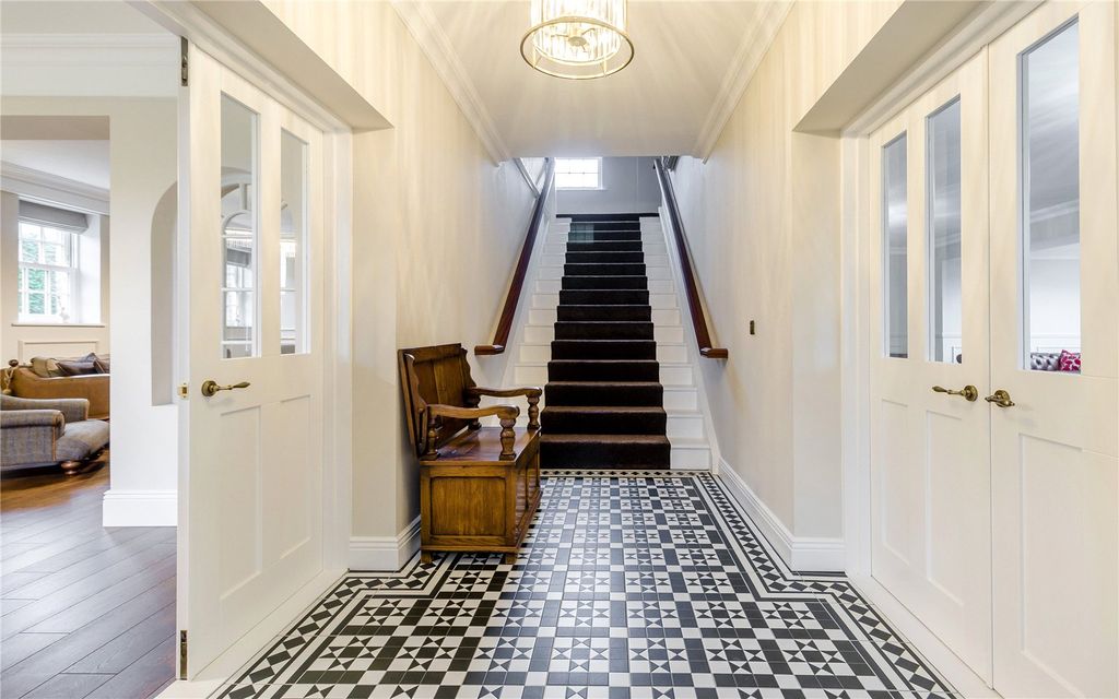 Property photo 3 of 20 Hall