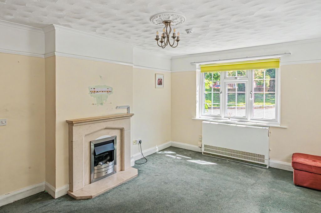 Property photo 3 of 23 8 Wolversdene Road, Andover, Hampshire, Sp10 2Ax