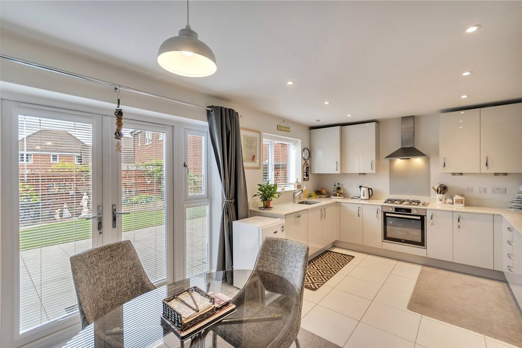 Property photo 2 of 16 Picture No. 14