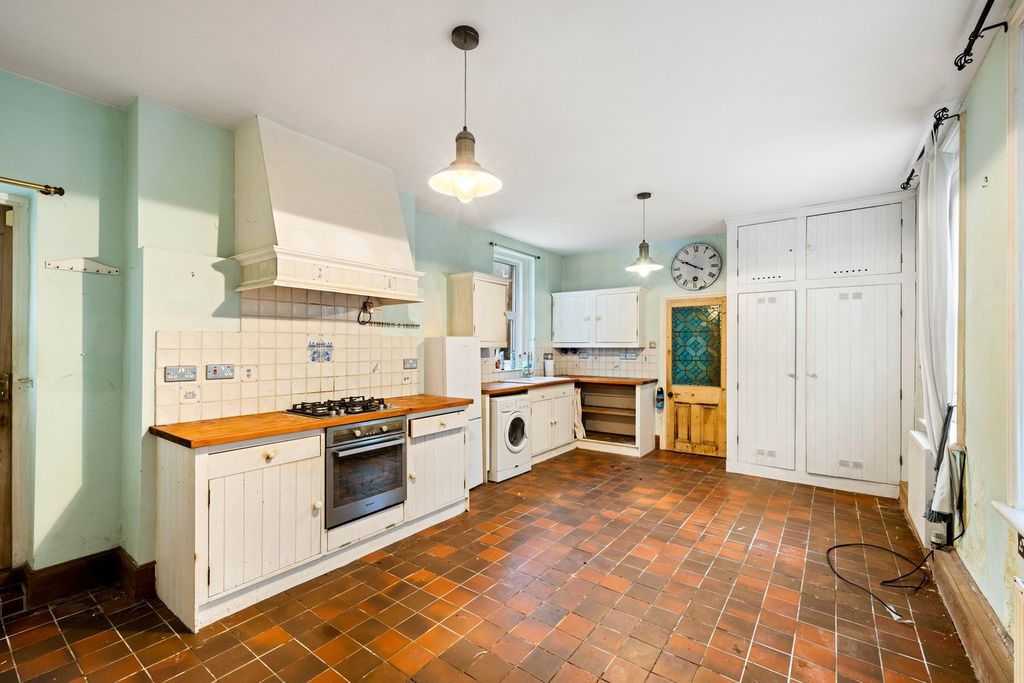 Property photo 3 of 12