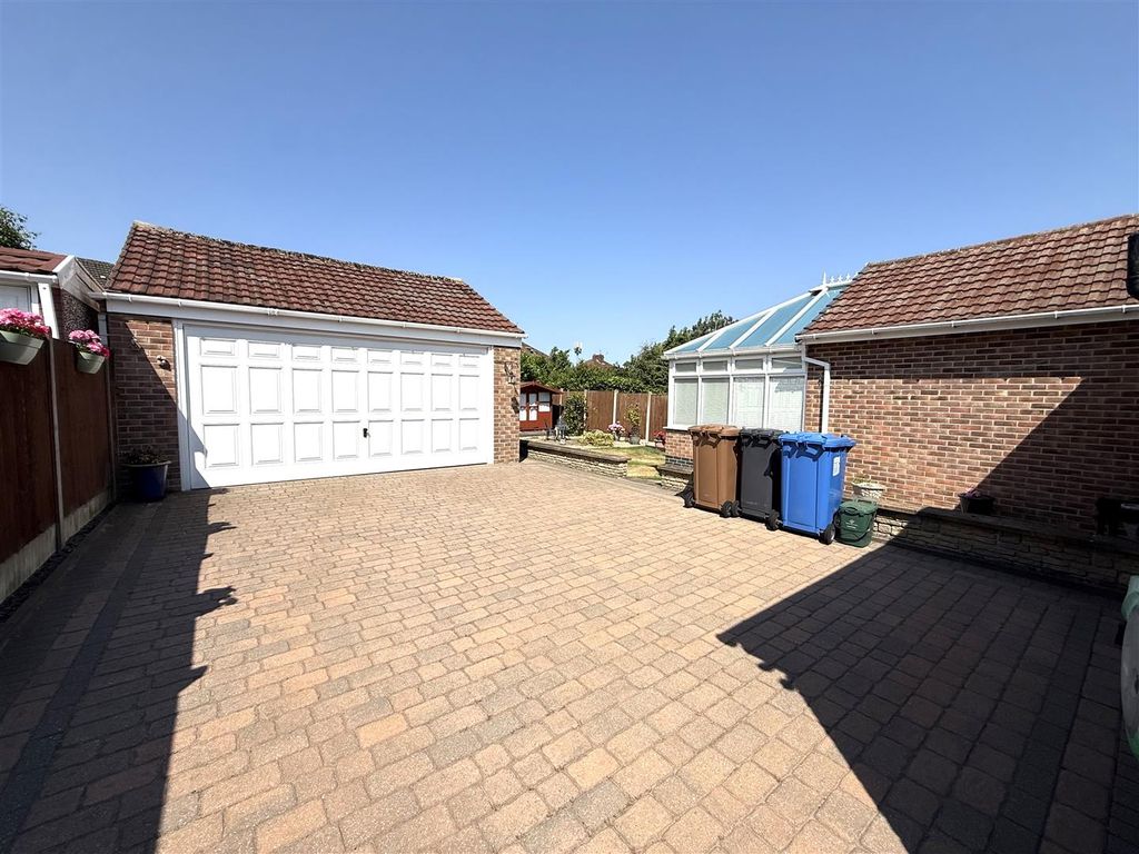 Property photo 3 of 20 Hartington Way 26.Jpg