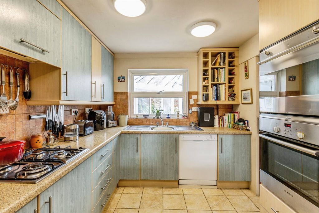 Property photo 2 of 33