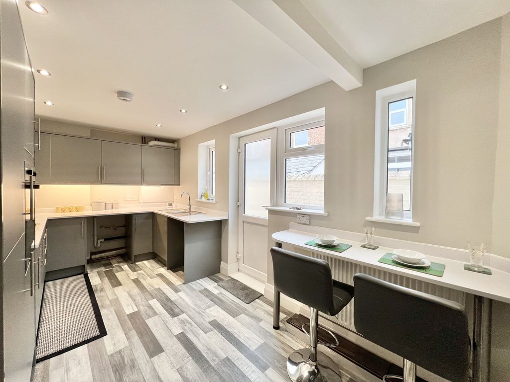 Property photo 3 of 28