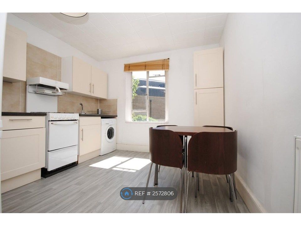 Property photo 1 of 11 Kitchen