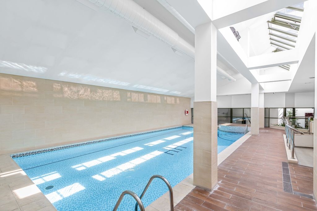 Property photo 2 of 16 4