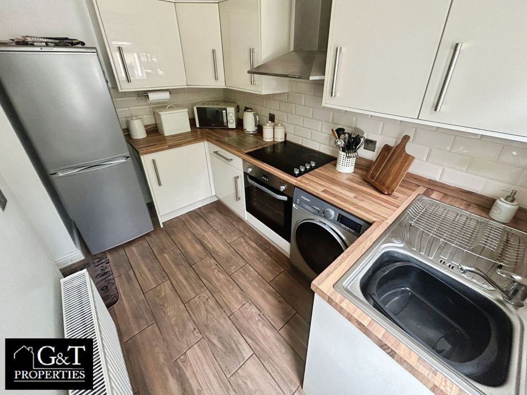 Property photo 2 of 21 Kitchen