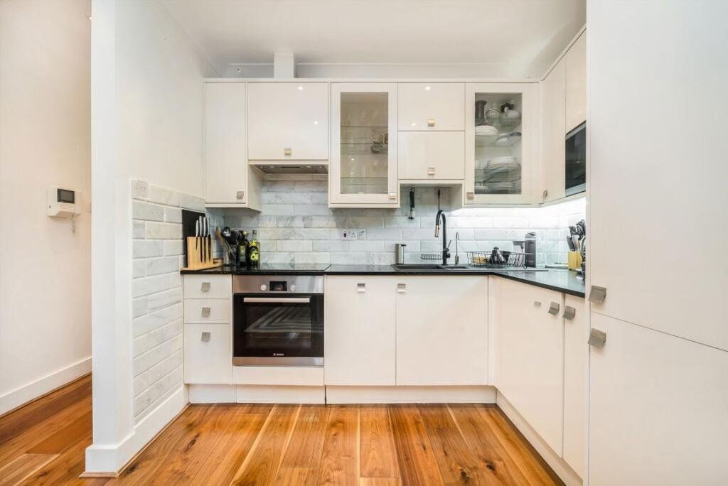 Property photo 2 of 10 Kitchen
