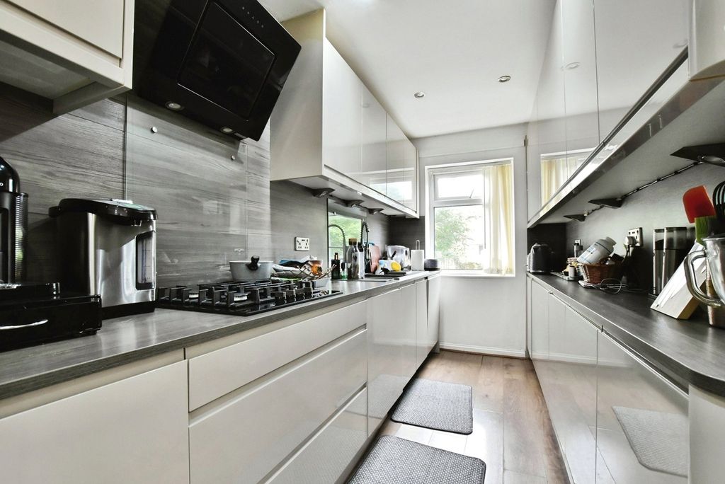 Property photo 3 of 17 Photo