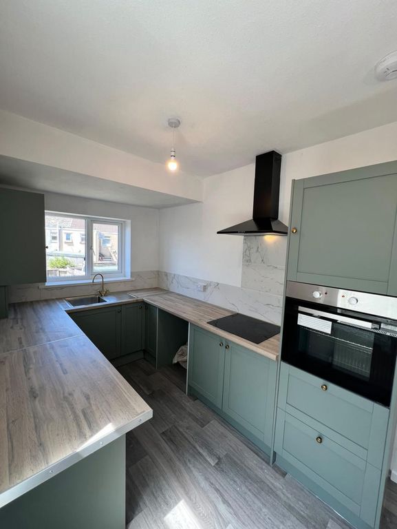 Property photo 3 of 7 Kitchen