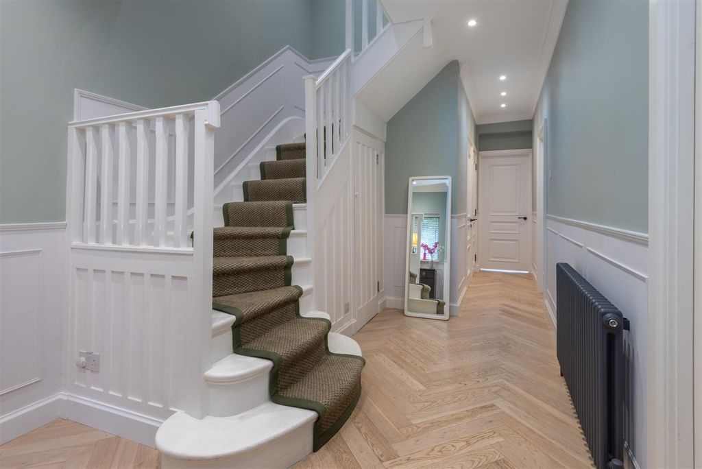 Property photo 2 of 16 Entrance Hall.Jpg