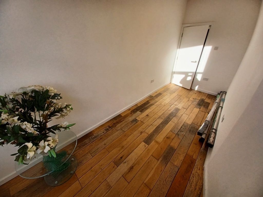 Property photo 2 of 16 Picture No. 01