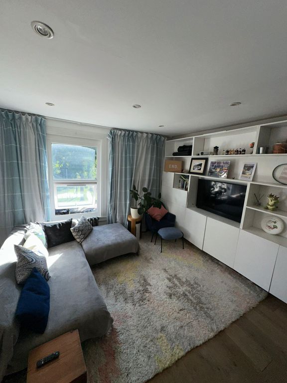 Property photo 2 of 8