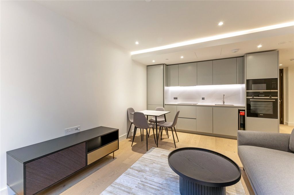 Property photo 2 of 20 Reception/Kitchen