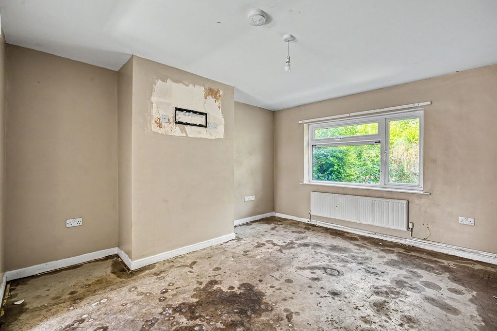 Property photo 3 of 19 49 Winifred Road, Urmston, Manchester M41 5ft