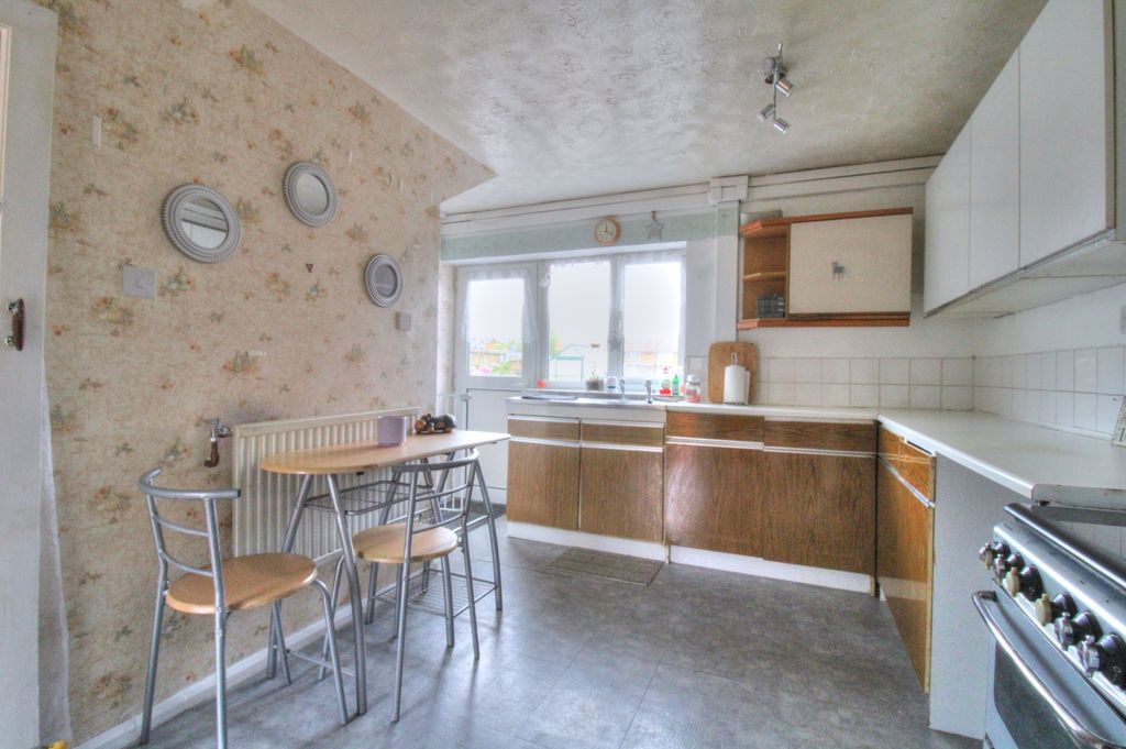 Property photo 2 of 11 Img_4084_5_6