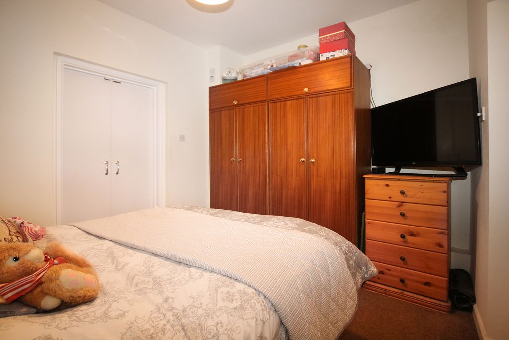 Additional image 6 of 1 bed property to rent8, Hauteville, St Peter Port, Guernsey GY1