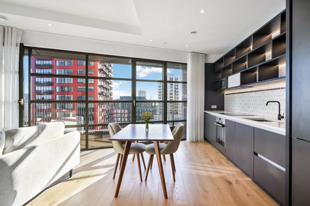 Property photo 3 of 18