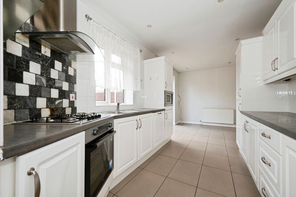 Property photo 3 of 15 Kitchen Diner