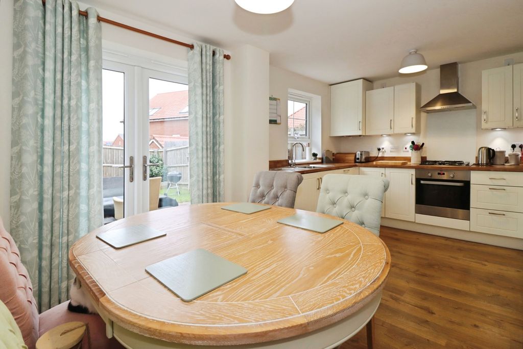 Property photo 3 of 17 Pbox-Img.Jpg